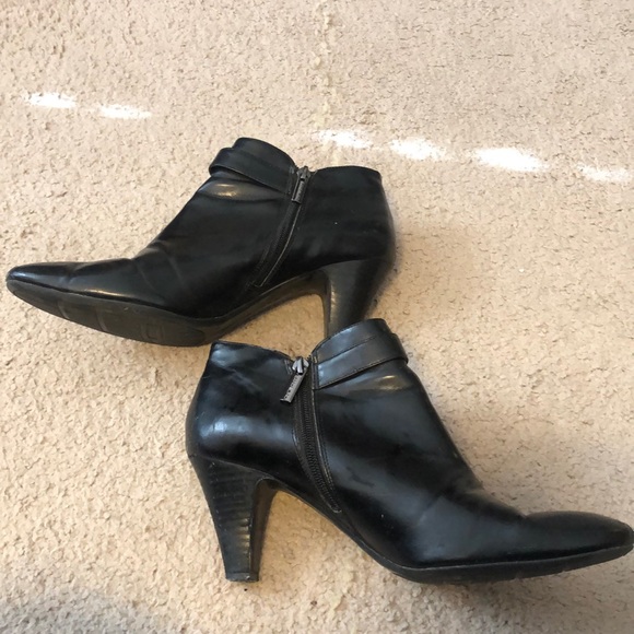 Black Ankle Books - Picture 3 of 4